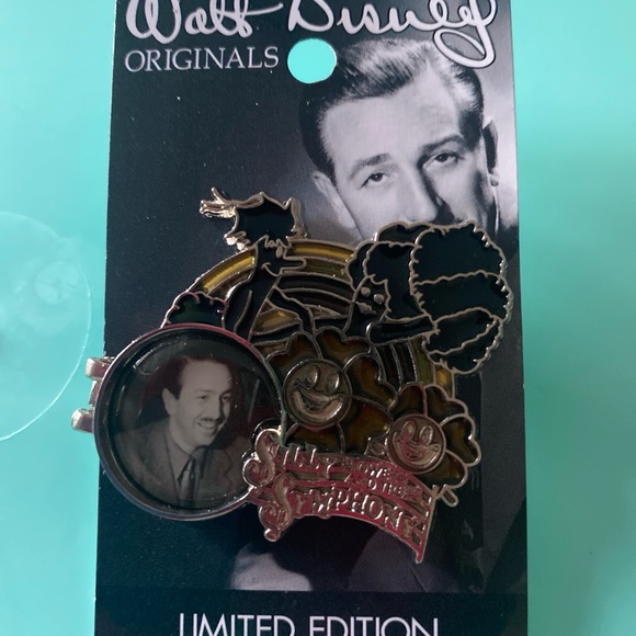 Disney silly symphony Trading Pin. Limited Edition of 5000. NWT - Picture 1 of 3